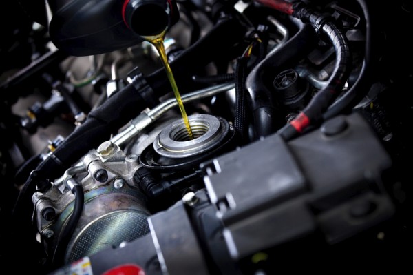 Seamless Performance Starts Here: Oil Change Service in Longwood and Oviedo, FL – Keep Your Engine Running Smoothly!